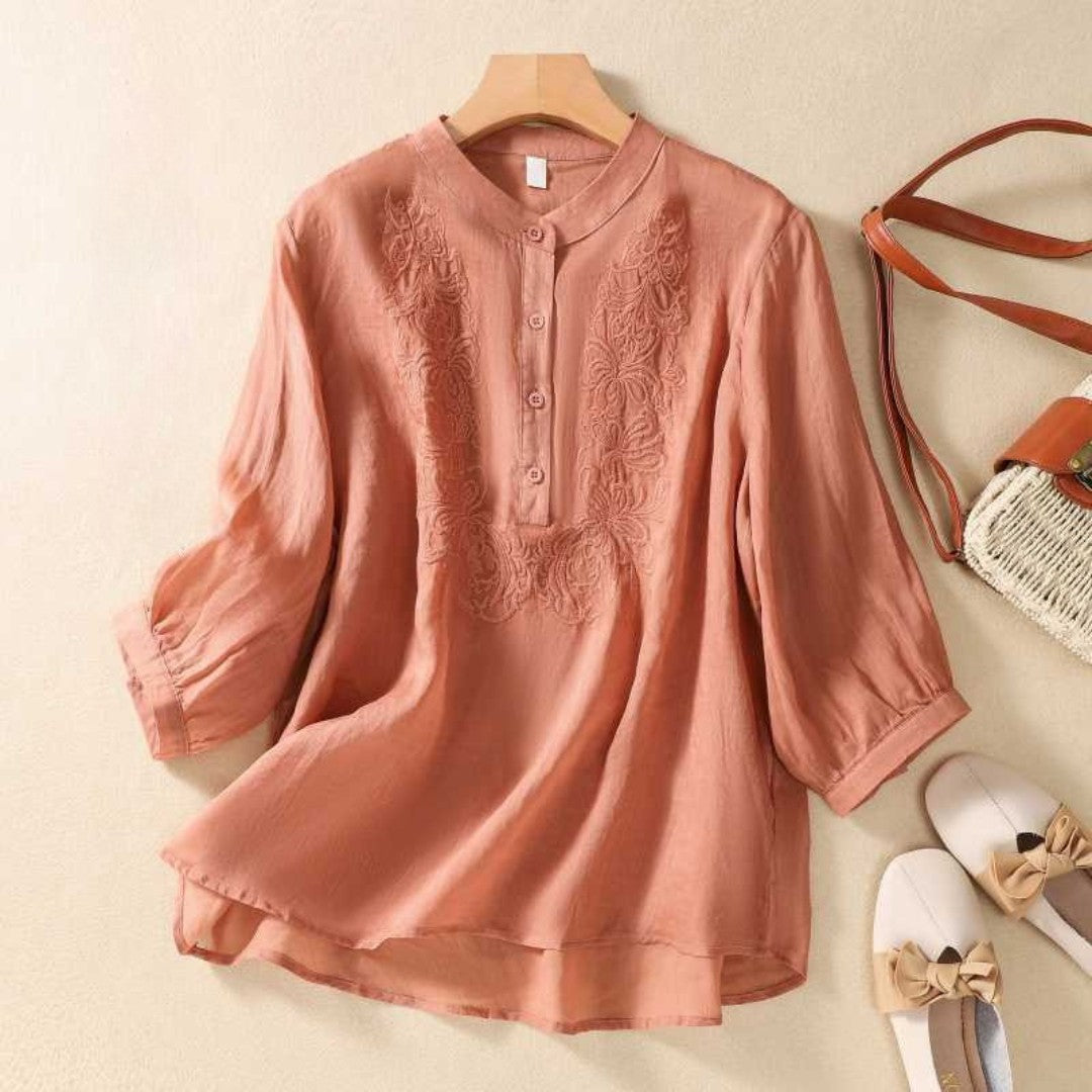 Laurienne™ | Blusa bordada con cuello Mao