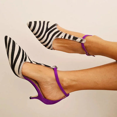 ELLE | ZAPATOS DE TACÓN LAQUEADOS CON CEBRA Y TACÓN DE PINZA