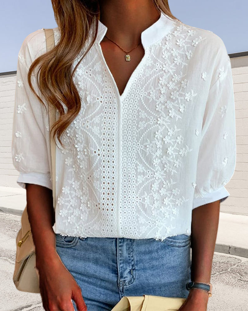 Cambria – Blusa con cuello con abertura y bordado