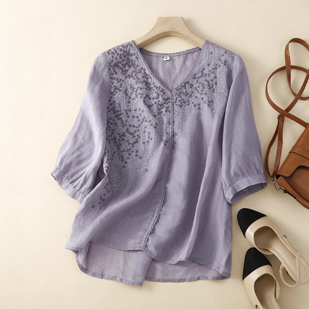 Laurienne™ | Blusa bordada con cuello en V