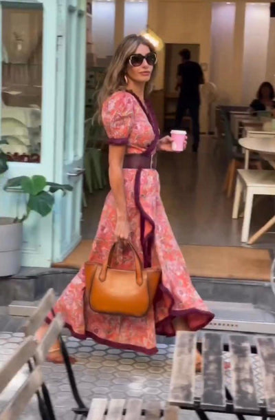 Miriam - Elegante vestido largo con mangas cortas abullonadas y falda asimétrica