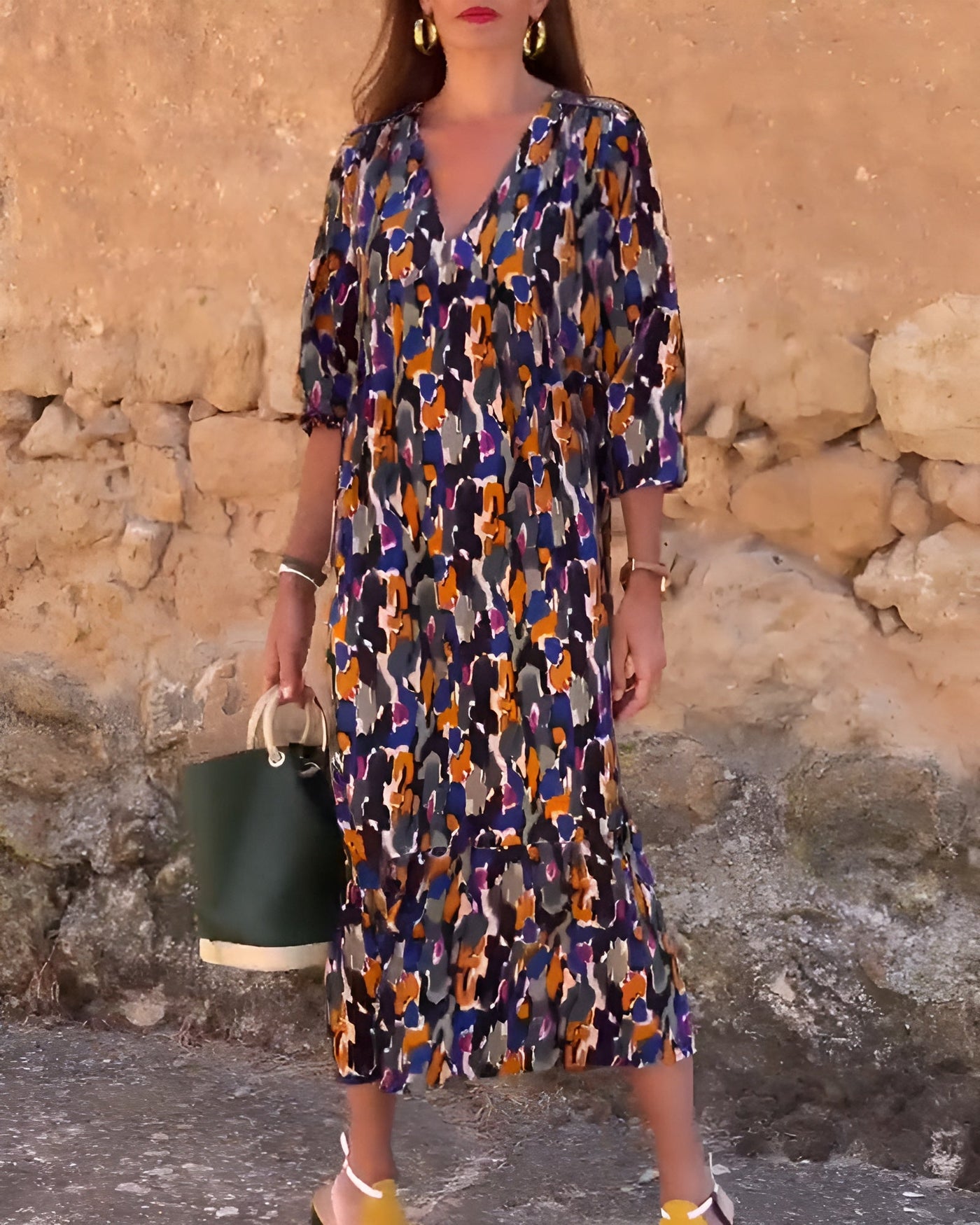 Nathalie | Vestido con cuello en V y estampado retro