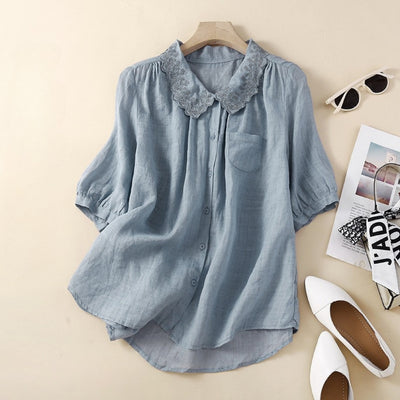 Laurienne™ | Blusa abotonada con cuello de encaje