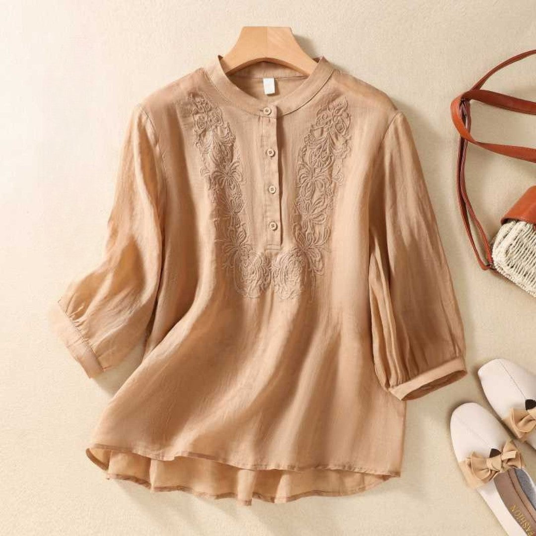 Laurienne™ | Blusa bordada con cuello Mao