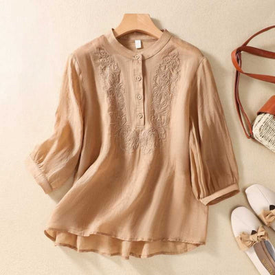 Laurienne™ | Blusa bordada con cuello Mao