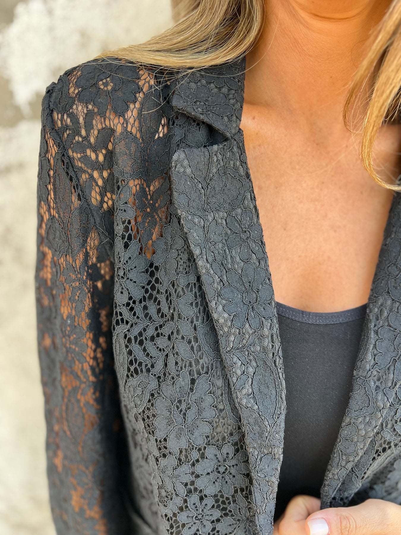 Lena |  Blazer de encaje transparente con estructura elegante
