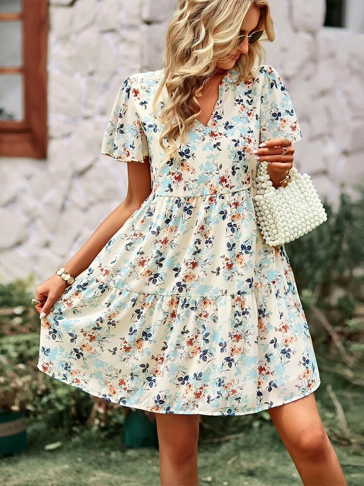 Noa™ Vestido floral de manga corta con cuello en V