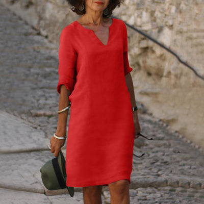 Amara – Vestido con cuello en V. Elegancia natural sin esfuerzo