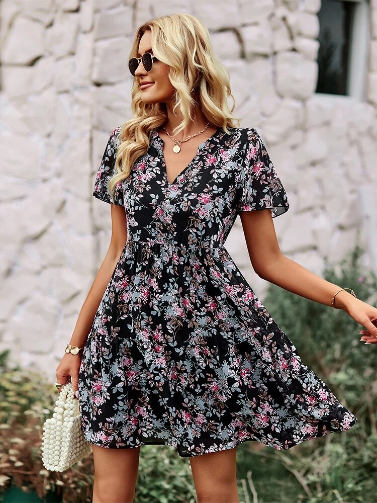 Noa™ Vestido floral de manga corta con cuello en V