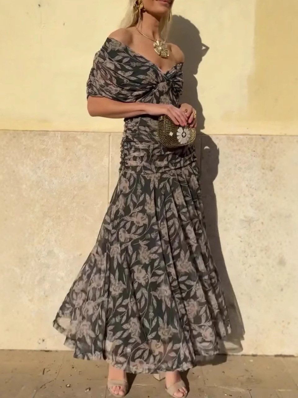 Naomi – El vestido que florece contigo